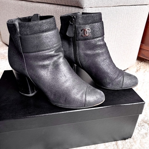 CHANEL CC LOGO CAP TOE ANKLE BLOCK HEEL BOOTS 35.5 - Picture 2 of 10
